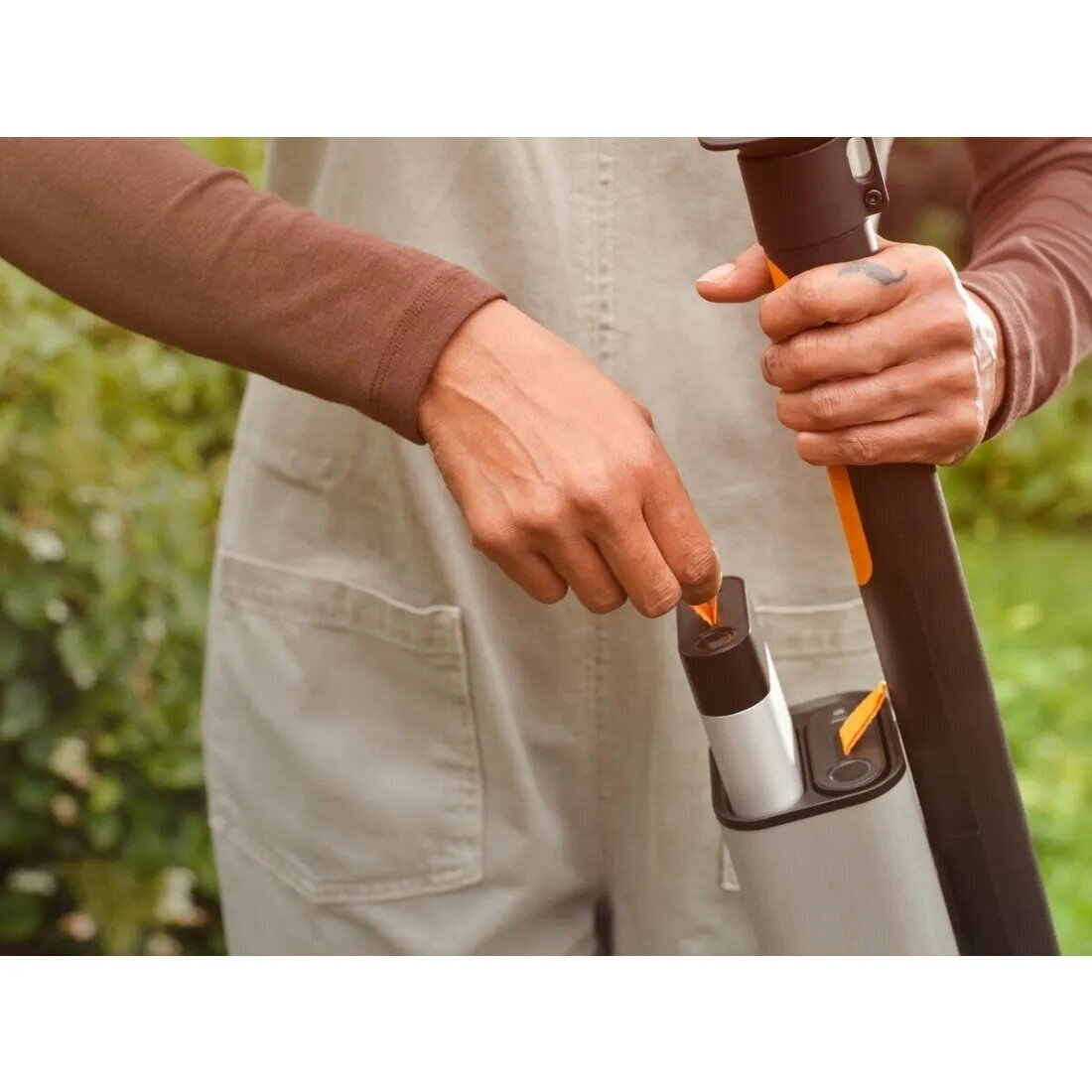 Fiskars PowerTools 12V–4Ah baterija 5 Fiskars PowerTools 12V–4Ah baterija 5