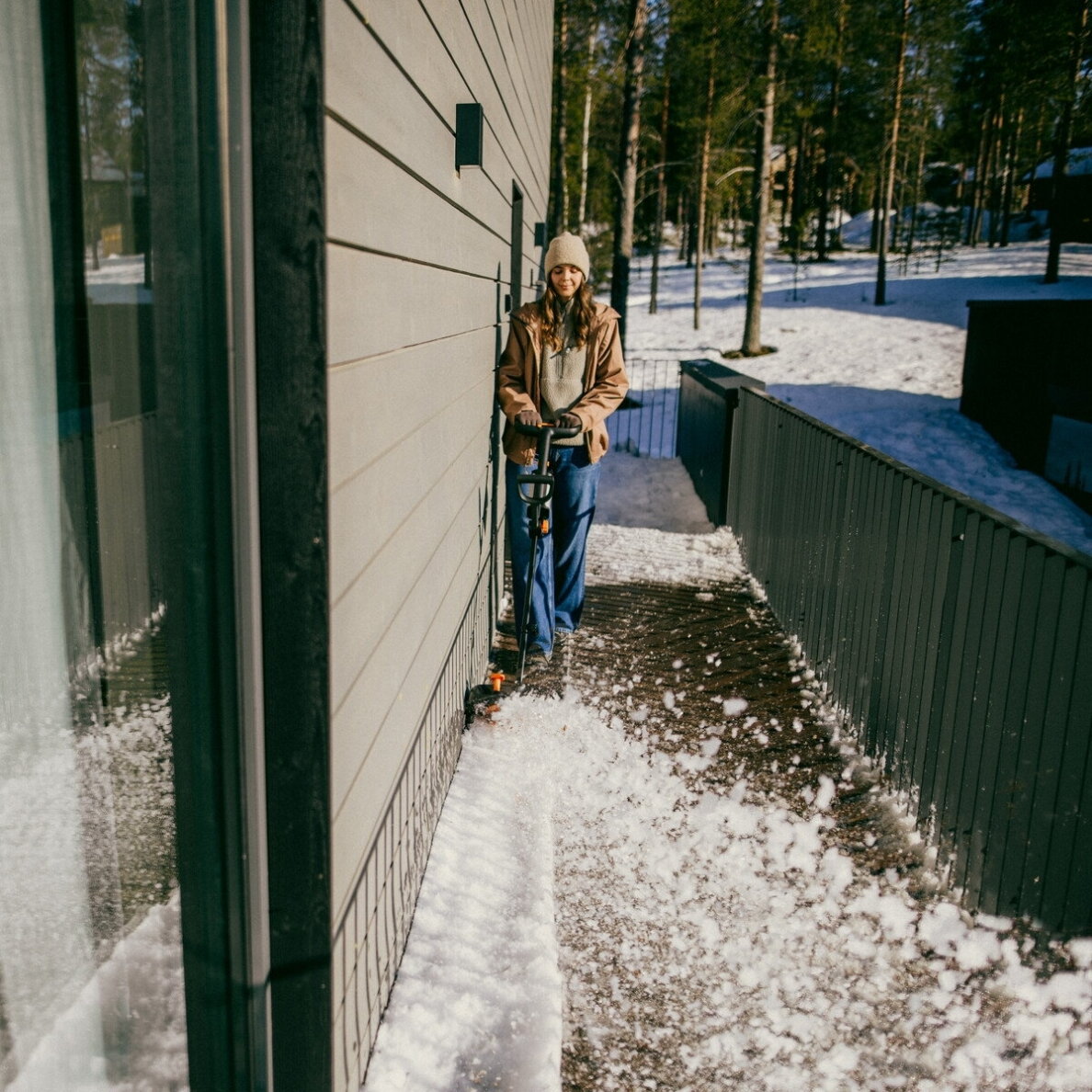 Akumuliatorinis sniego kastuvas Fiskars eSnowShovel 6
