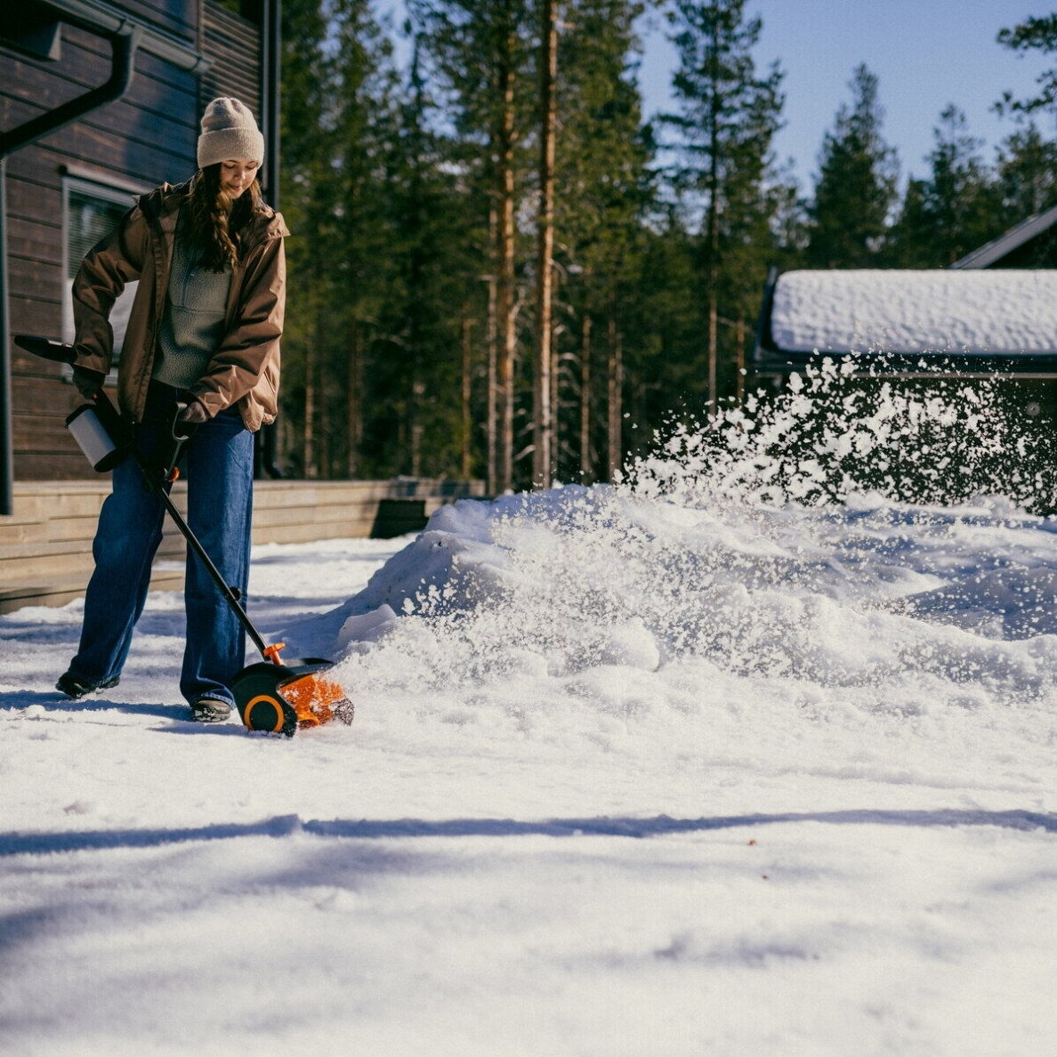Akumuliatorinis sniego kastuvas Fiskars eSnowShovel + Fiskars PowerTools 2 baterijų rinkinys 8 Akumuliatorinis sniego kastuvas Fiskars eSnowShovel + Fiskars PowerTools 2 baterijų rinkinys 8