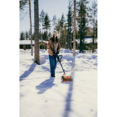 Akumuliatorinis sniego kastuvas Fiskars eSnowShovel + Fiskars PowerTools 2 baterijų rinkinys 12